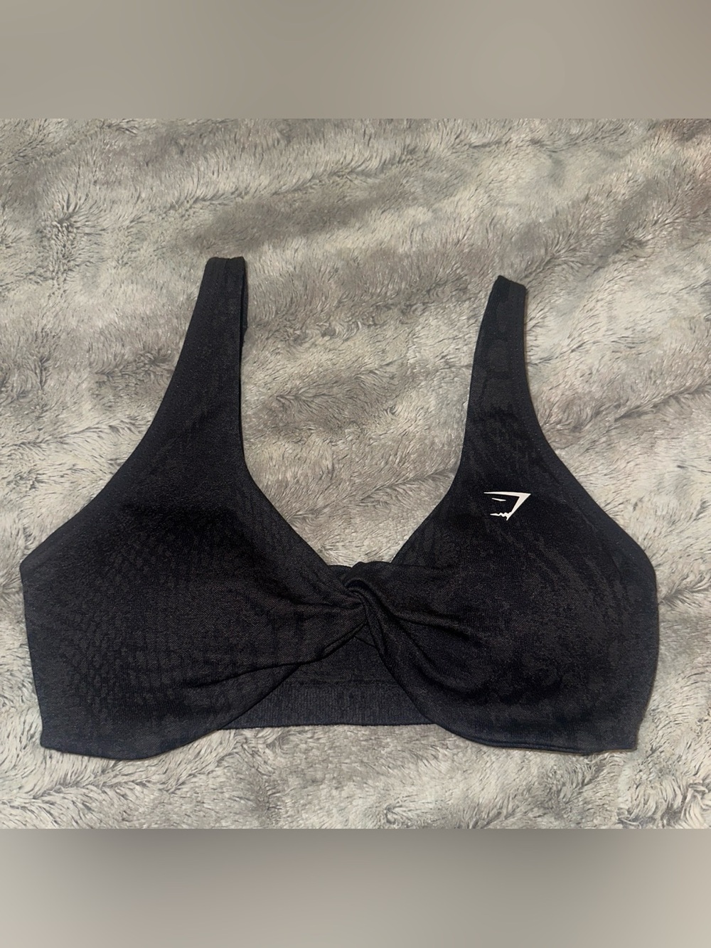 LIKE NEW women’s medium ‘Gymshark’ black adapt animal seamless twist front bra